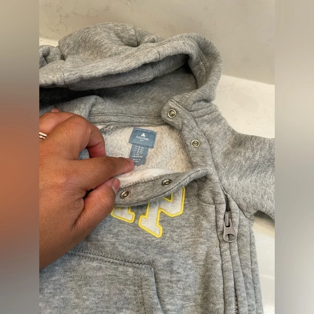 Gray and‎ Yellow Neutral Baby Gap Logo One-Piece Sweater Body Suit 0-3 Months